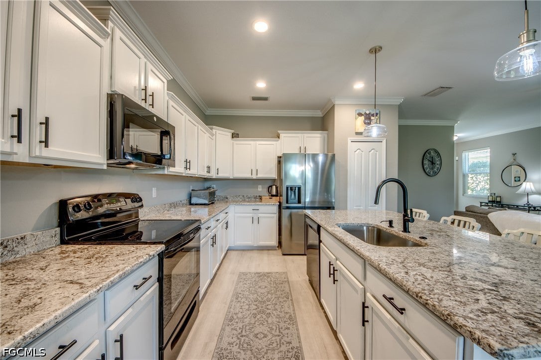 13056 Silver Thorn Loop
