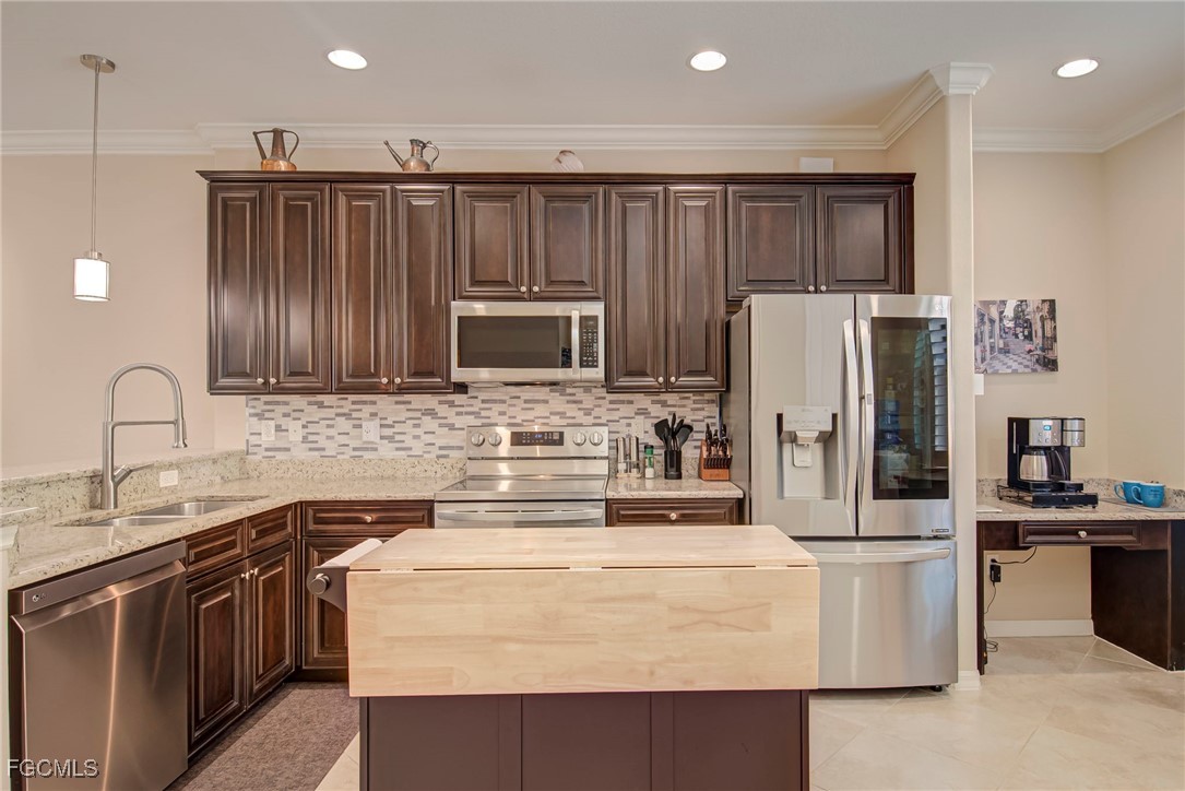 8900 Oliveria Street 9702