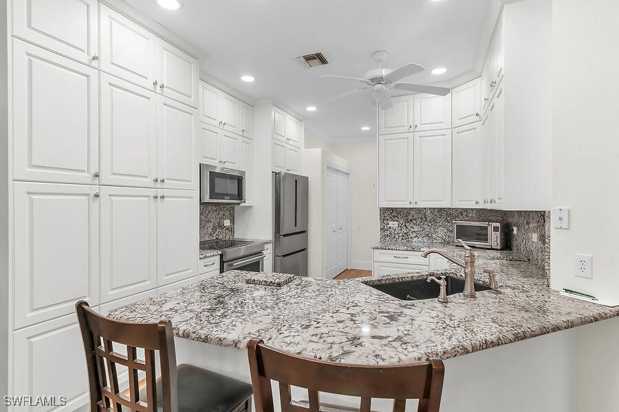 8945 Bristol Bend