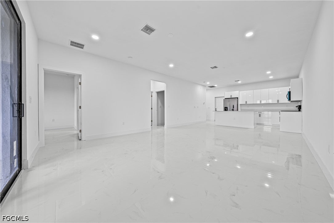 696-698 Creuset Avenue S