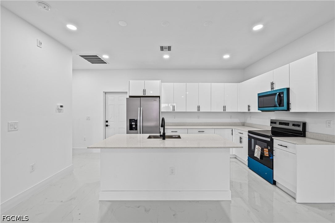 696-698 Creuset Avenue S