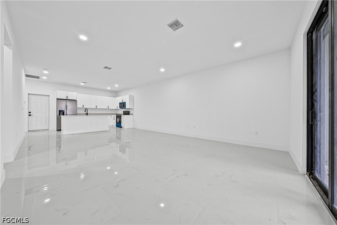 696-698 Creuset Avenue S