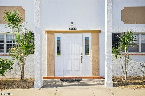 Tiny photo for 1514 Edgewater Circle #3A, Fort Myers, FL 33919 (MLS # 2026020091)