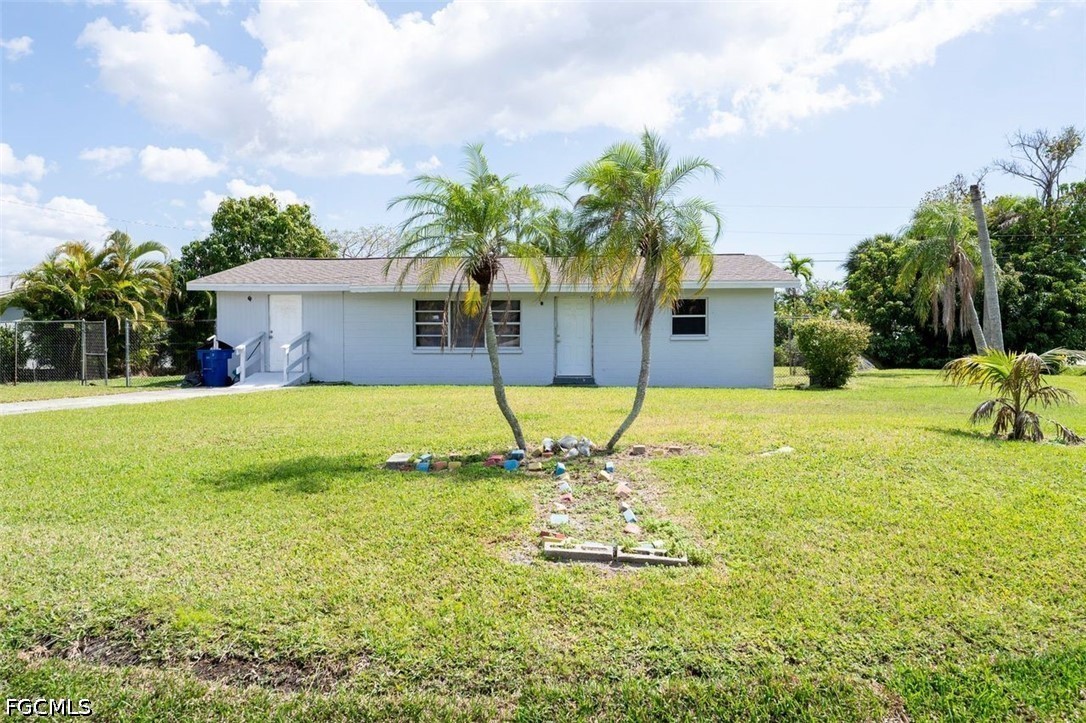 Photo 1 of 20 — 4631 New Haven Drive, Fort Myers, FL 33908