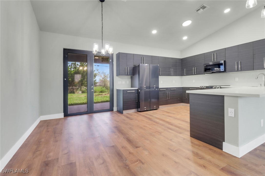 18 Tropicana Parkway W