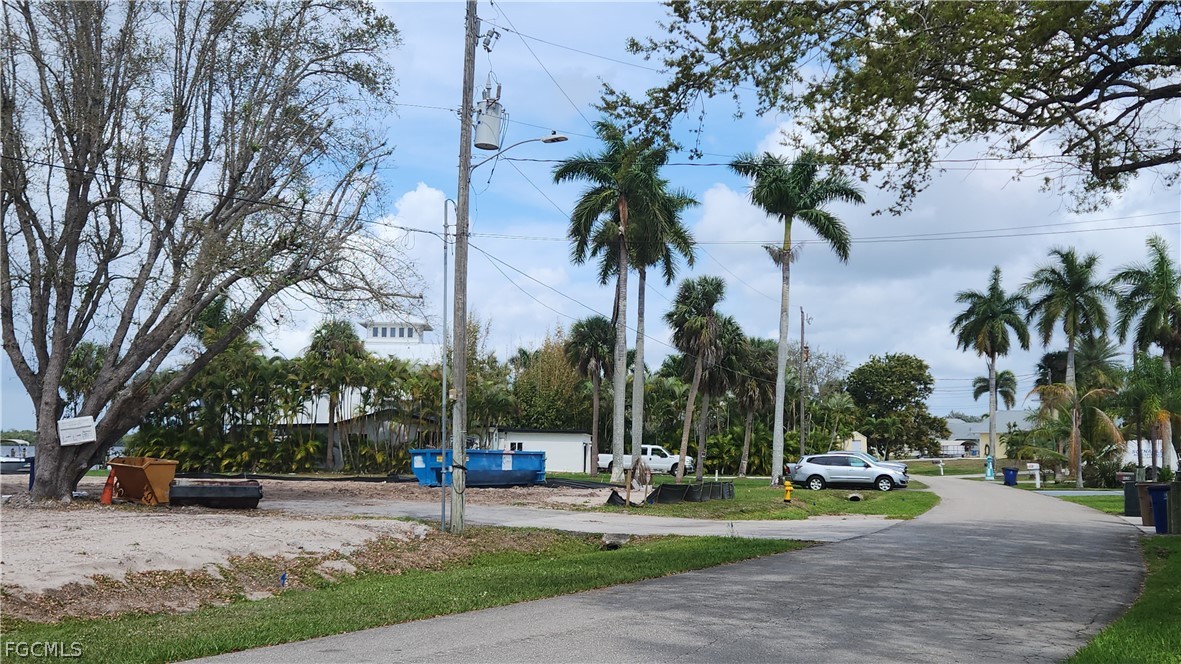 4528 E Riverside Drive