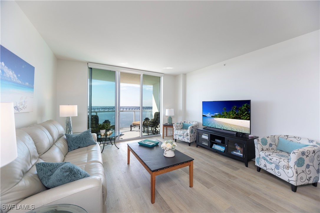 3000 Oasis Grand Boulevard 1501