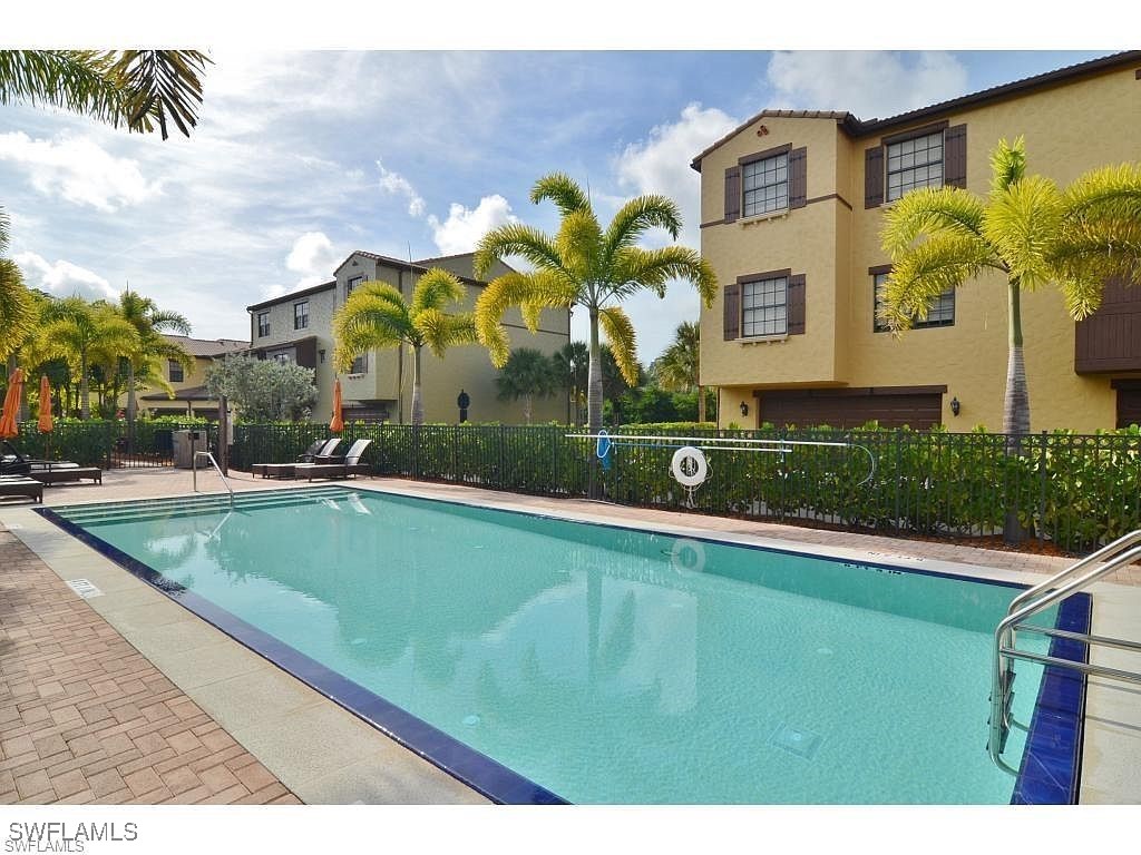 8997 Cambria Circle 2002