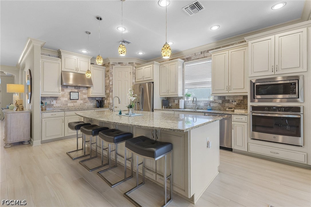 2736 Lambay Court