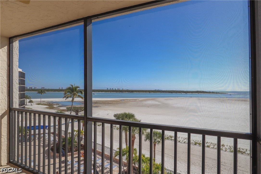 8350 Estero Boulevard 423