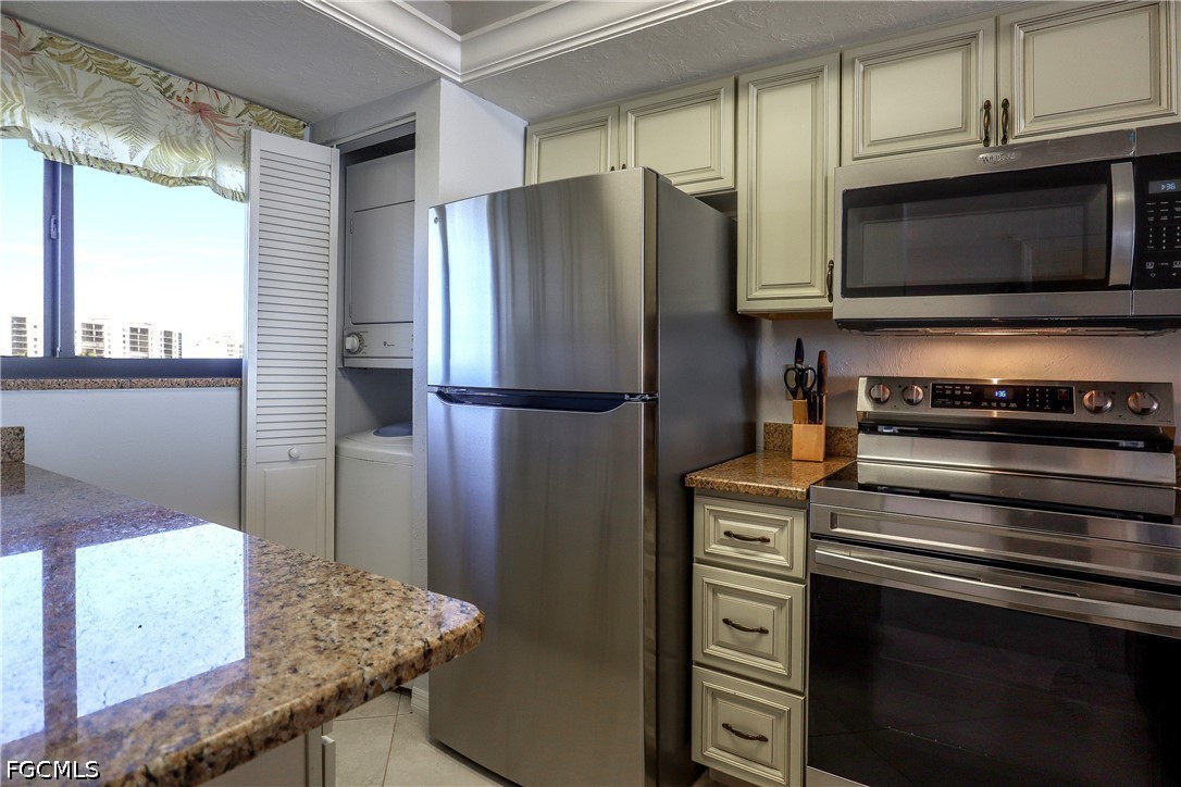 8350 Estero Boulevard 423