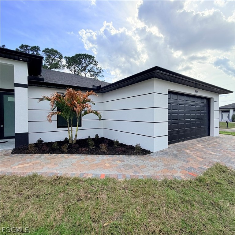 860 Kildare Street E