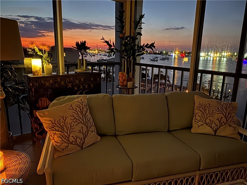 345 Mango Street 401