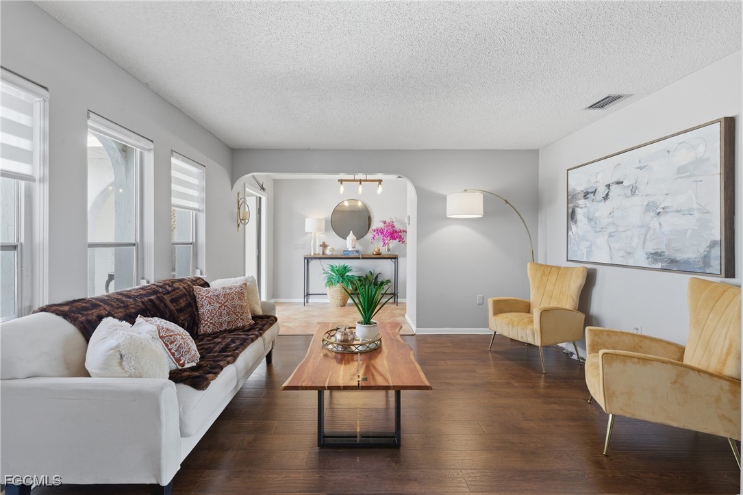 4047 Country Club Boulevard