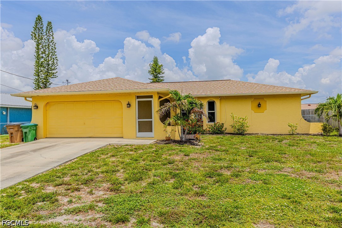 Photo 1 of 33 — 1112 SE 13th Place, Cape Coral, FL 33990