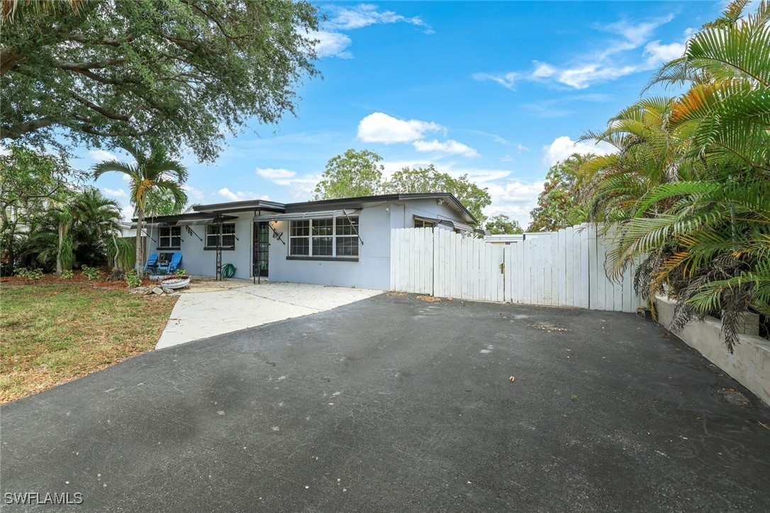 986 Coconut Circle W
