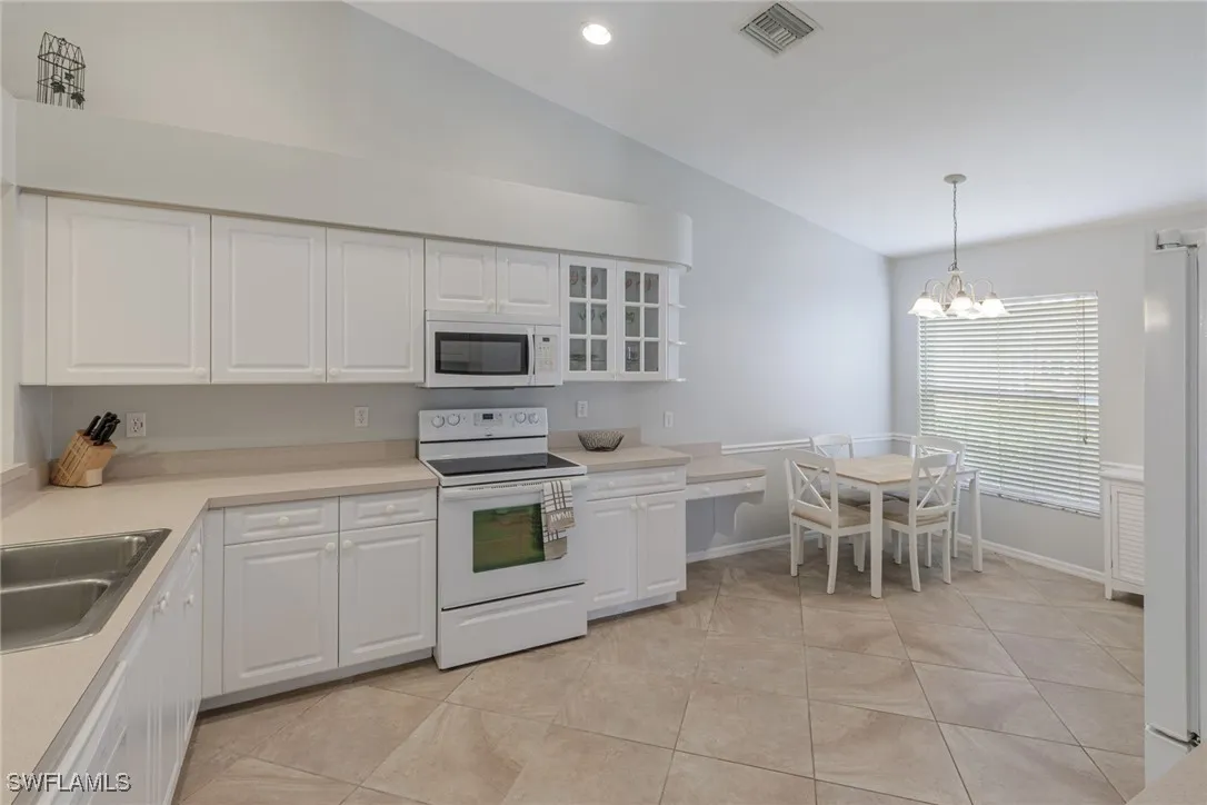 Naples, Florida 34112, United States, 3 Bedrooms Bedrooms, ,2 BathroomsBathrooms,Residential,Active,179710