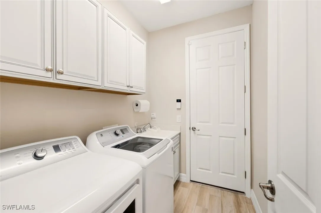 Naples, Florida 34120, United States, 2 Bedrooms Bedrooms, ,3 BathroomsBathrooms,Residential,Active,237369