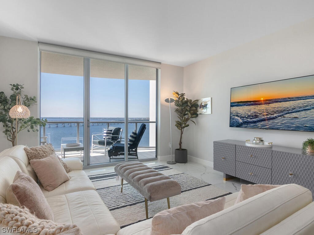 3000 Oasis Grand Boulevard 2107