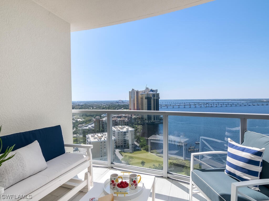 3000 Oasis Grand Boulevard 2107