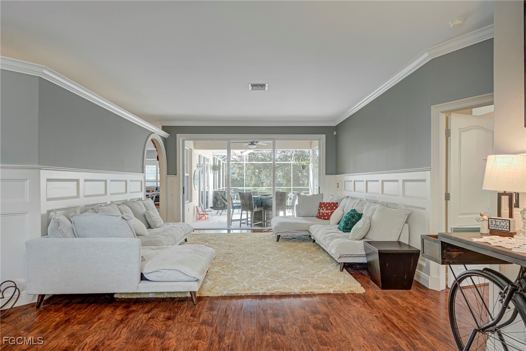 9953 Colonial Walk N