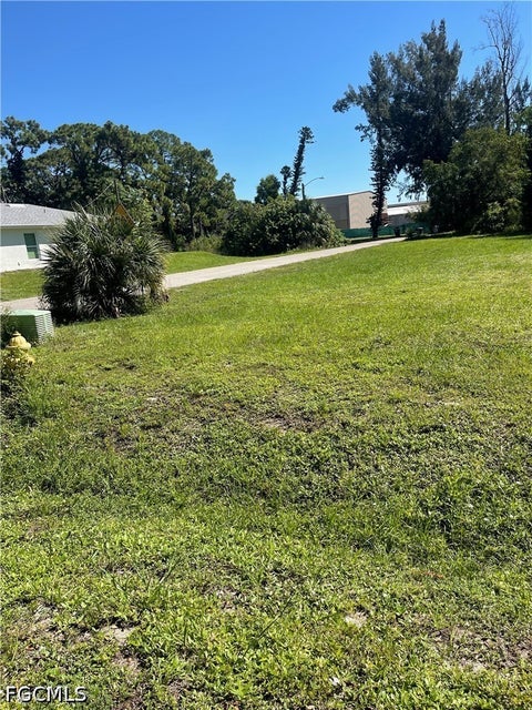 Tiny photo for 2901 Cocos Avenue, Fort Myers, FL 33901 (MLS # 2026043206)