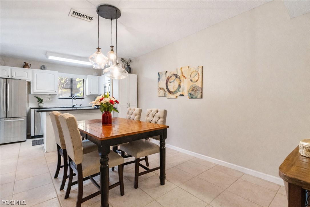 5258 Cedarbend Drive 2