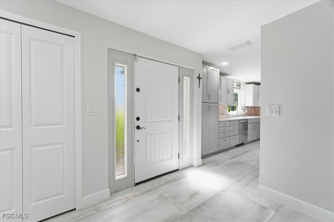 1023 El Valle Avenue