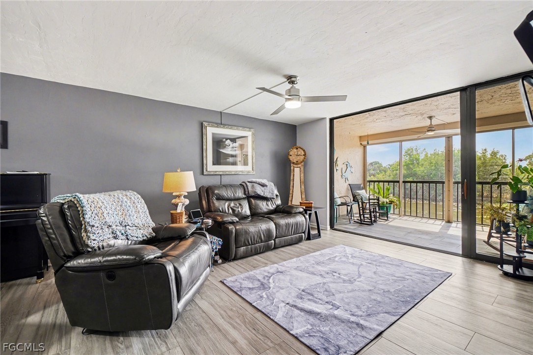 2069 W Lakeview Boulevard 5