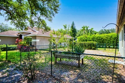 9201 Middle Oak Drive