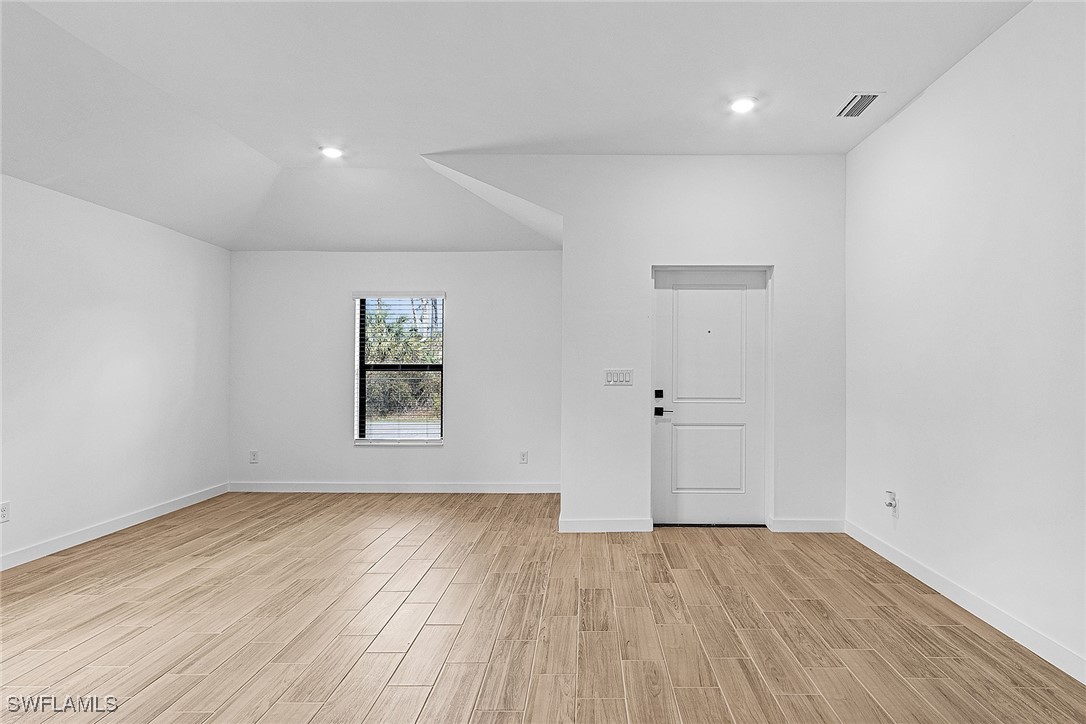 828 Woodridge Circle