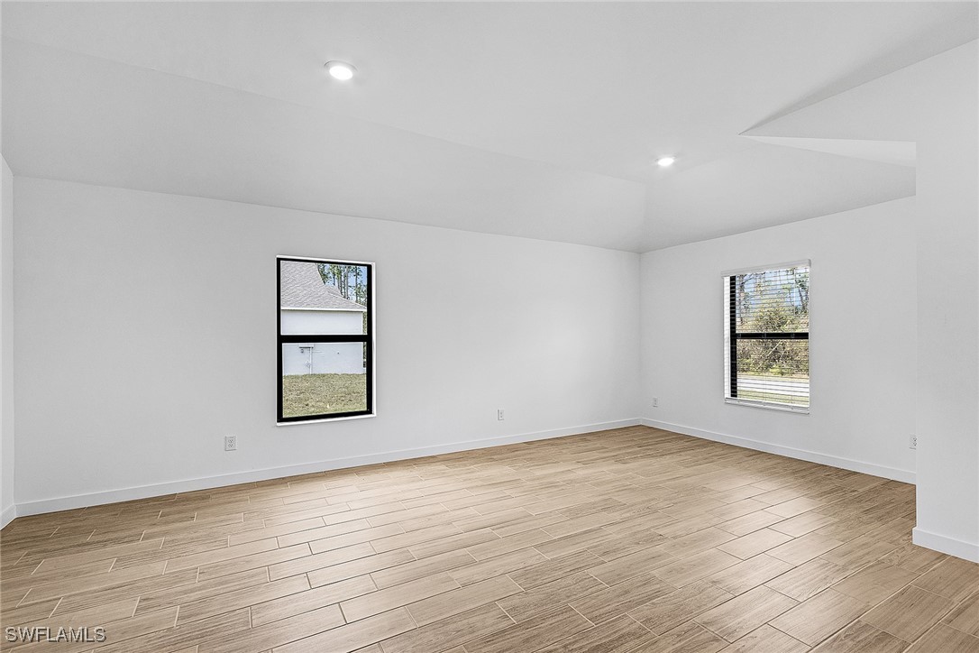 828 Woodridge Circle