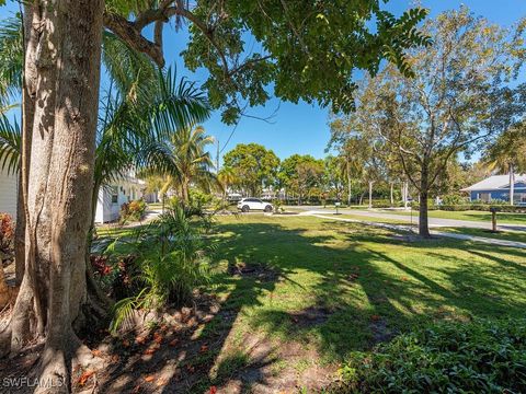 560 9th Avenue S Naples FL 34102