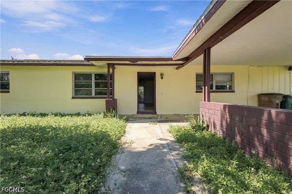 322 NE 11TH PL, CAPE CORAL, FL 33909 - Image b94e0b15fa1ef748bcdec2a97c3eb3e3/2577819154