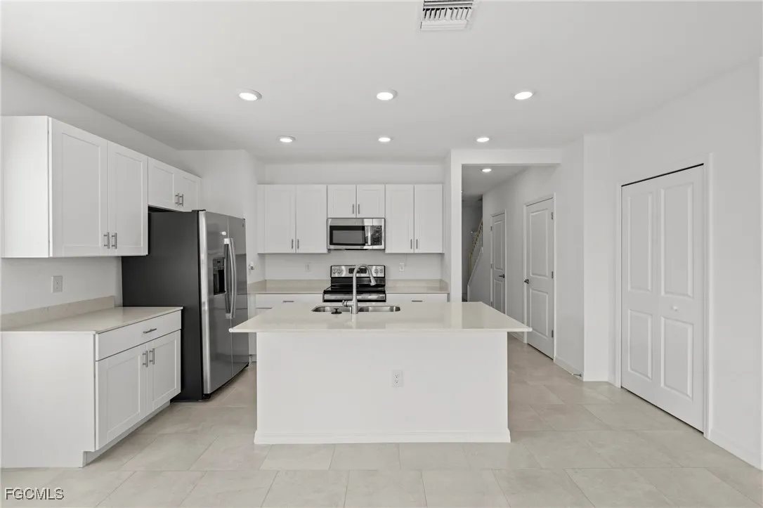 Fort Myers, Florida 33905, United States, 3 Bedrooms Bedrooms, ,3 BathroomsBathrooms,Residential,Active,215260