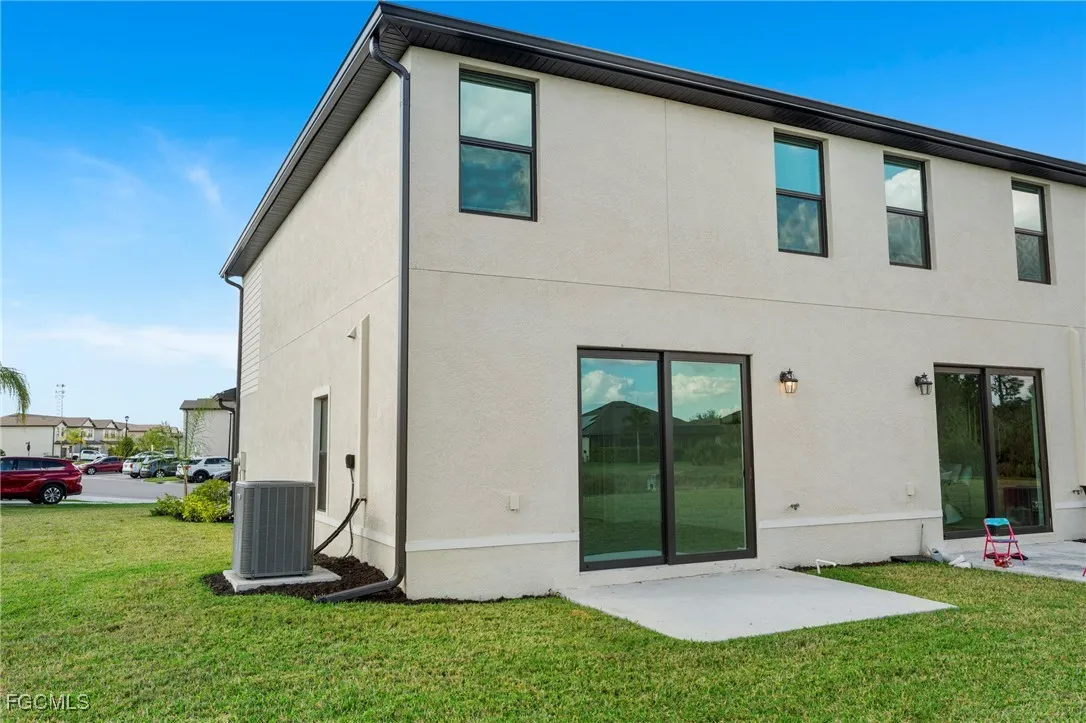Fort Myers, Florida 33905, United States, 3 Bedrooms Bedrooms, ,3 BathroomsBathrooms,Residential,Active,215260