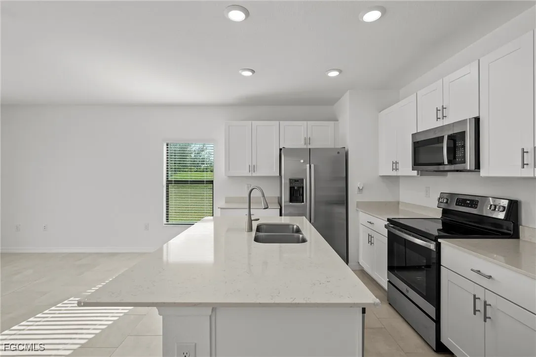 Fort Myers, Florida 33905, United States, 3 Bedrooms Bedrooms, ,3 BathroomsBathrooms,Residential,Active,215260