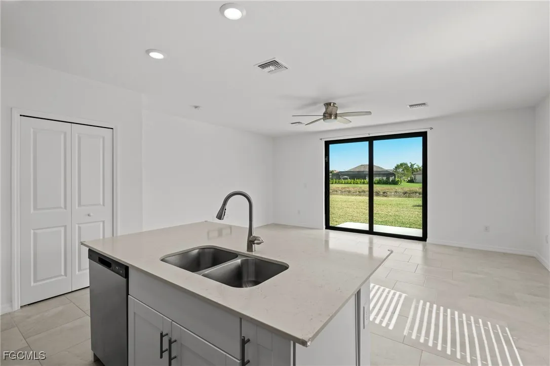 Fort Myers, Florida 33905, United States, 3 Bedrooms Bedrooms, ,3 BathroomsBathrooms,Residential,Active,215260