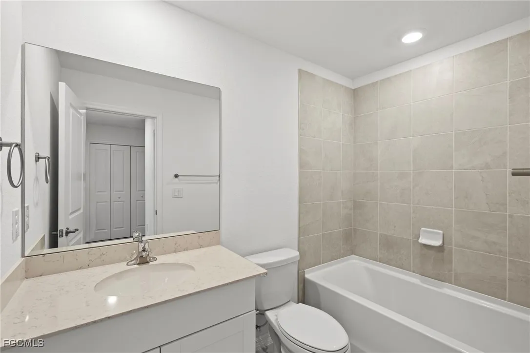 Fort Myers, Florida 33905, United States, 3 Bedrooms Bedrooms, ,3 BathroomsBathrooms,Residential,Active,215260