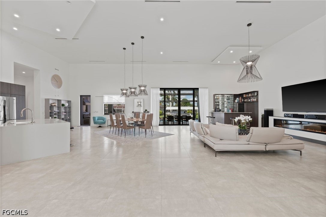 5324 Mayfair Court