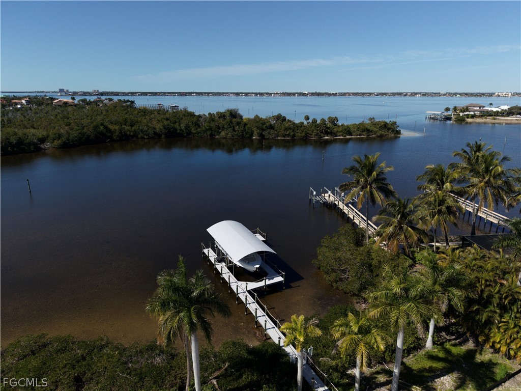 6901 Deep Lagoon Lane