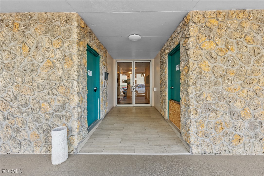 4807 Sunset Court 405