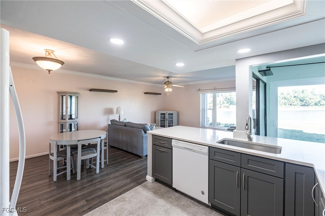 5565 Trailwinds Drive 216