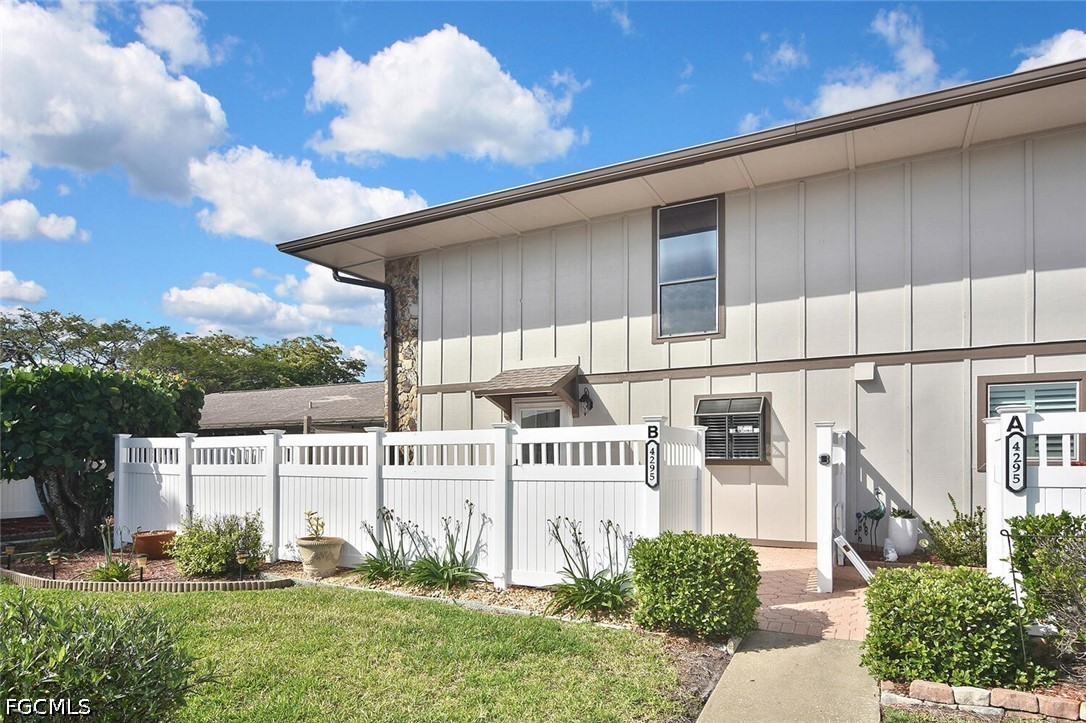 Photo 1 of 43 — 4295 Island Circle 2, Fort Myers, FL 33919