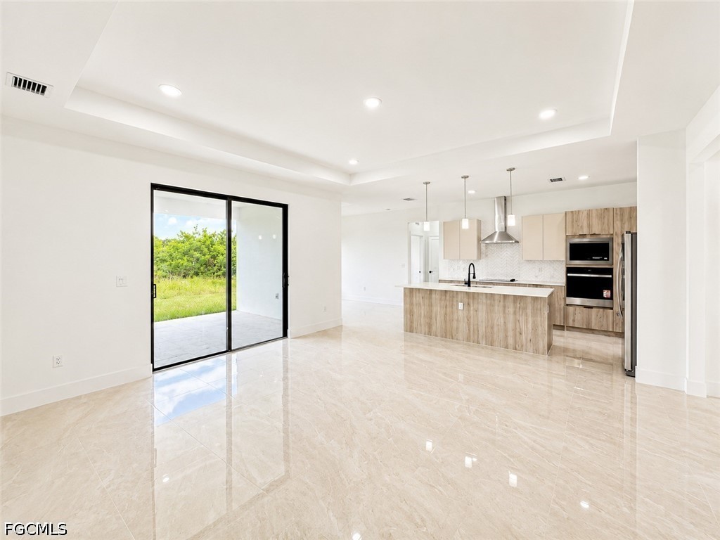 8022 SUNRISE Circle