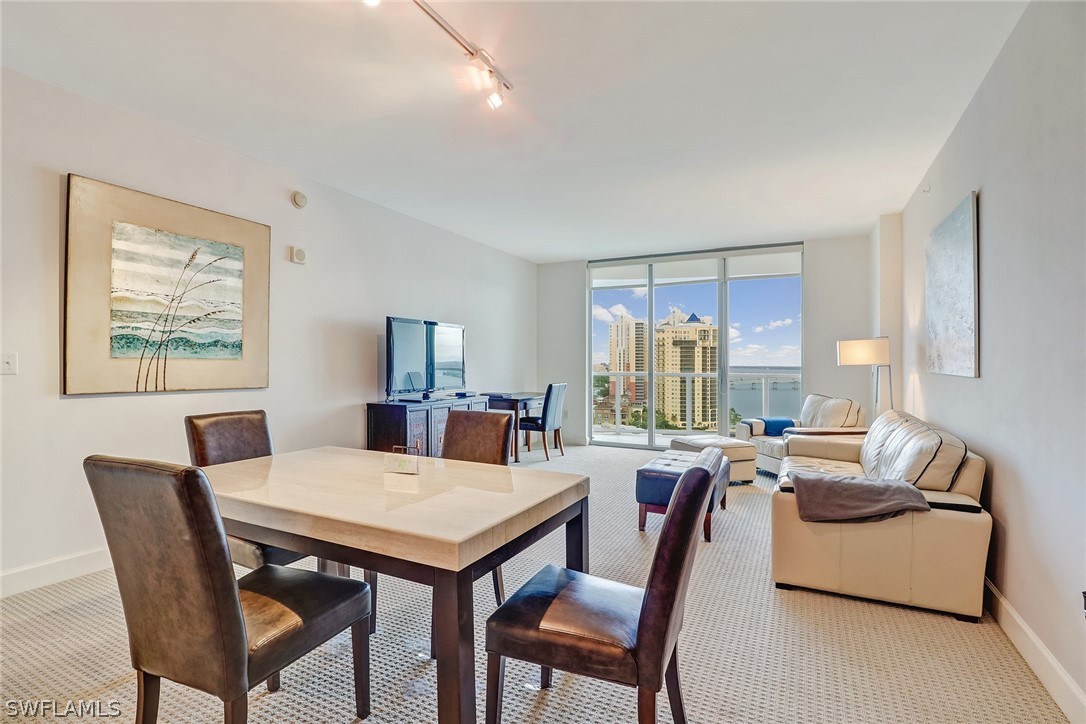 3000 Oasis Grand Boulevard 1704