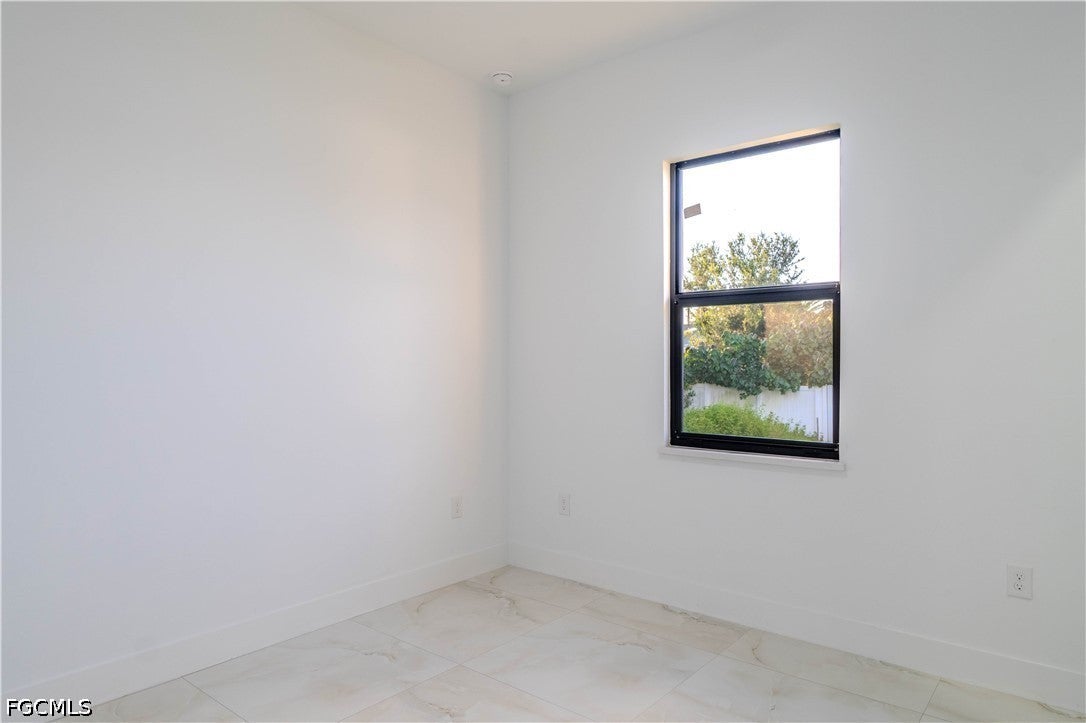 4012 11TH Street W