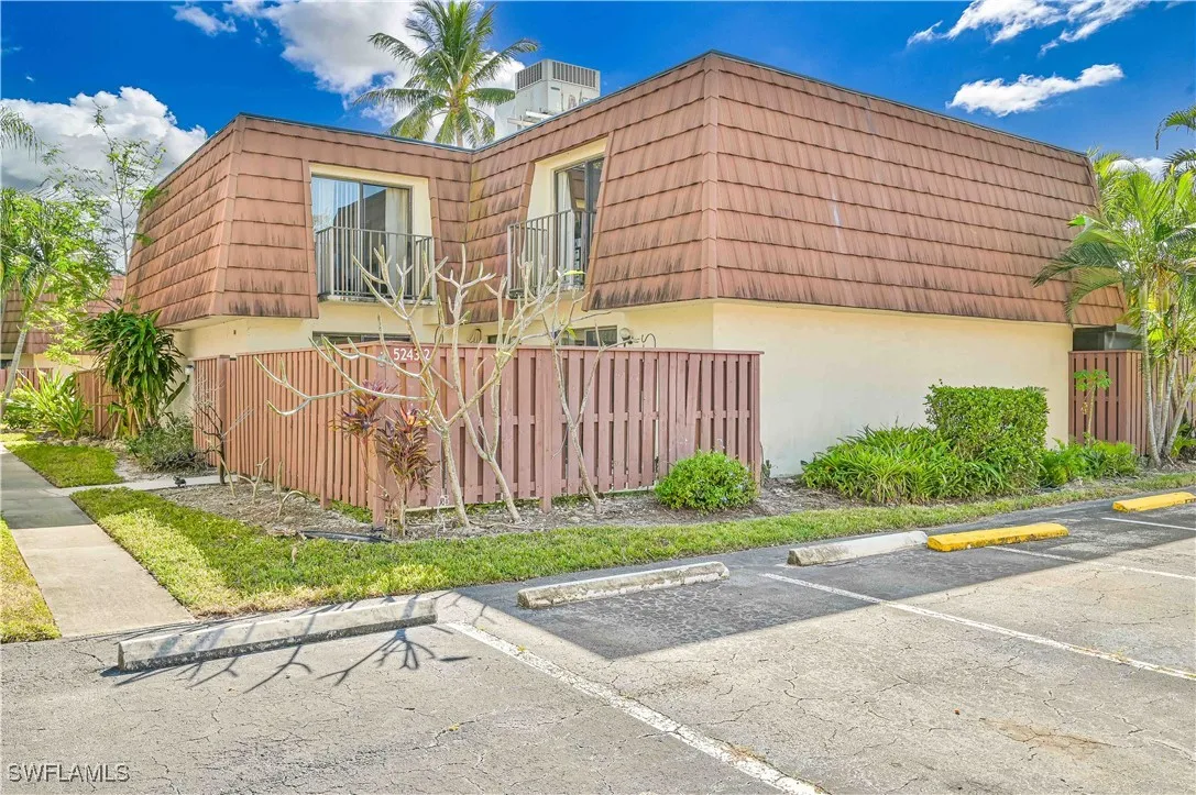 Fort Myers, Florida 33919, United States, 2 Bedrooms Bedrooms, ,2 BathroomsBathrooms,Residential,Active,27848