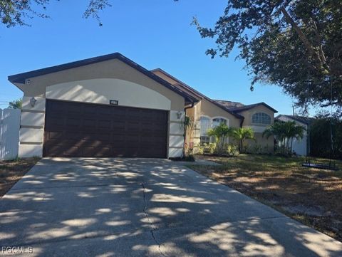 27 NE 11th Place Cape Coral FL 33909