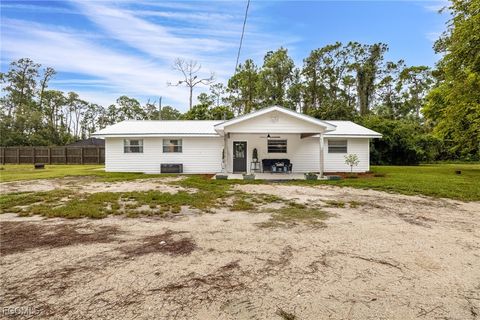 623 Captain Hendry Drive Labelle FL 33935
